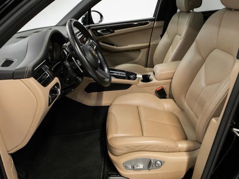 Certified 2023 Porsche Macan S AWD/4WD image 18