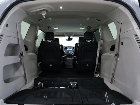 Used 2023 Chrysler Pacifica Touring-L FWD image 31