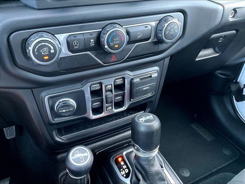 Used 2018 Jeep Wrangler Unlimited Sport S AWD/4WD image 16