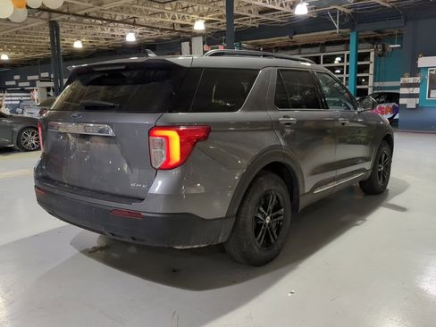 Used 2022 Ford Explorer XLT image 7