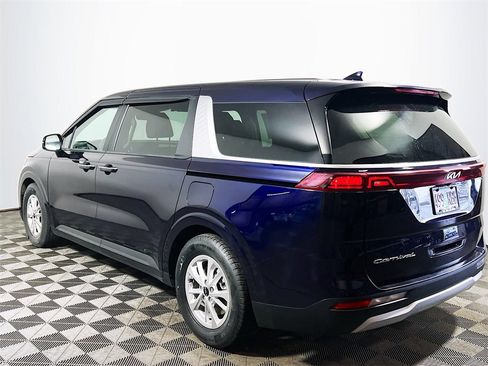 Used 2022 Kia Carnival LX image 6