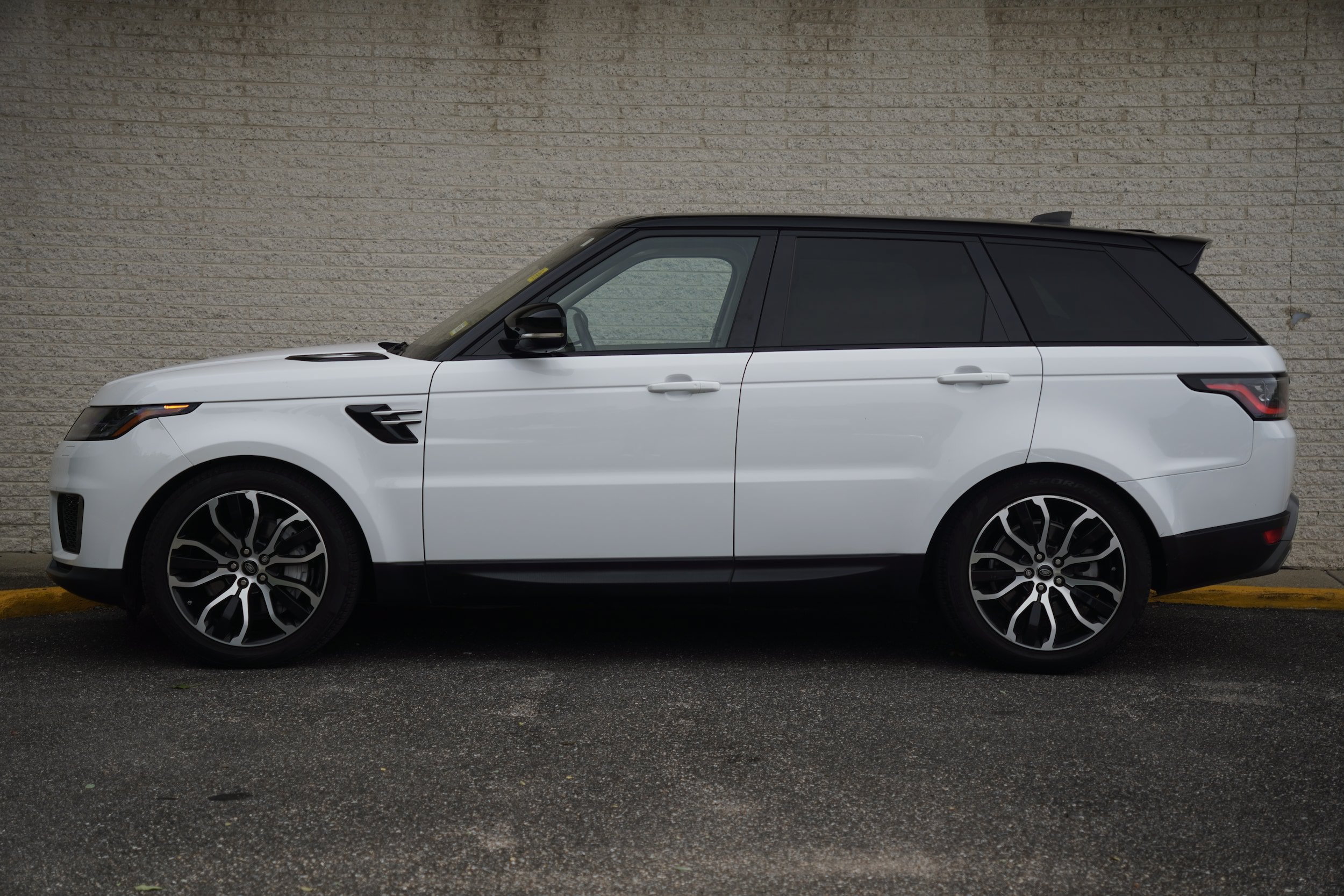 Used 2021 Land Rover Range Rover Sport SE AWD/4WD image 4