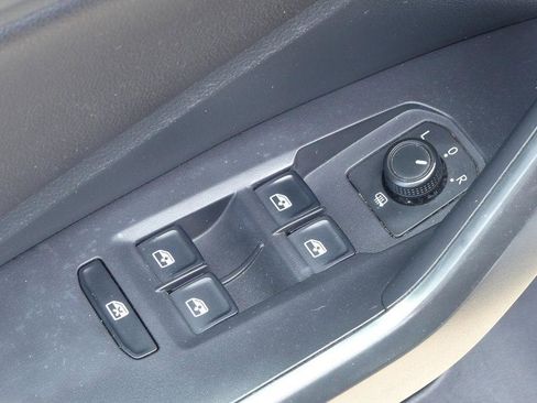 Used 2019 Volkswagen Jetta SE FWD image 11