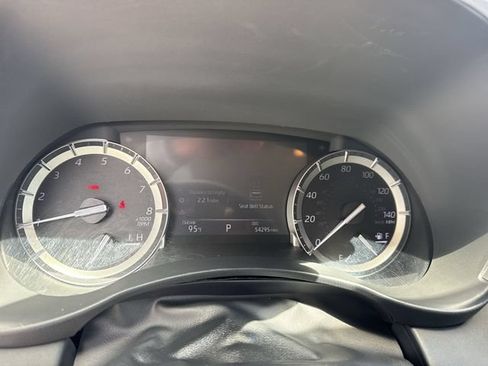 Used 2022 Toyota Highlander XLE FWD image 15
