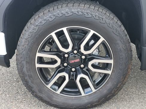 New 2026 GMC Sierra 1500 AT4 w/ Technology Package AWD/4WD image 7