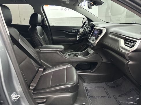 Used 2023 GMC Acadia SLT image 22