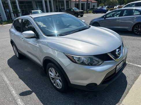 Used 2017 Nissan Rogue Sport S w/ S Appearance Package FWD image 2