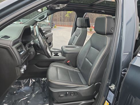 Used 2021 GMC Yukon SLT w/ SLT Premium Package image 17