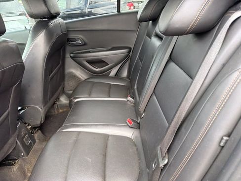 Used 2022 Chevrolet Trax LT w/ Premium Seat Package AWD/4WD image 13