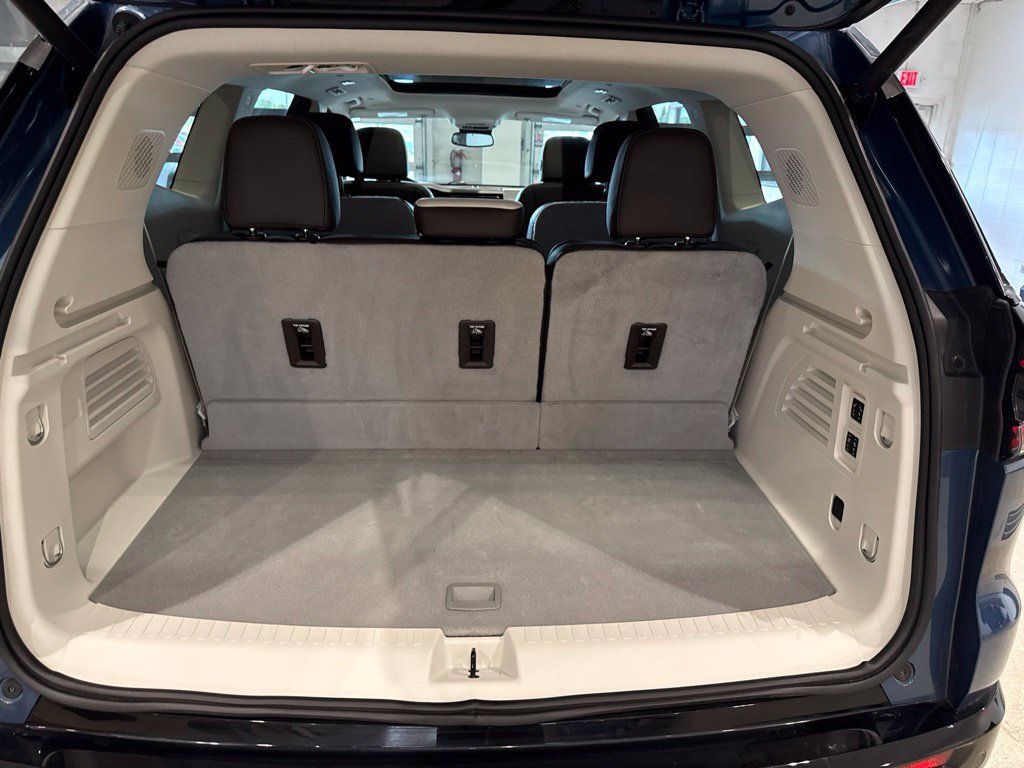 Used 2024 GMC Acadia Denali w/ LPO, Floor Liner Package AWD/4WD image 18