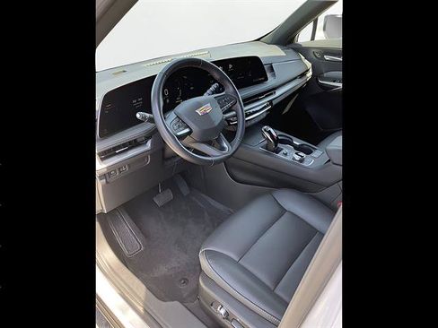 Certified 2025 Cadillac XT4 Premium Luxury AWD/4WD image 10