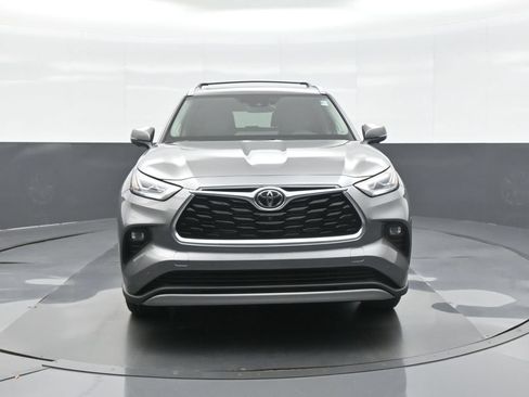 Certified 2026 Toyota Highlander Platinum AWD/4WD image 2