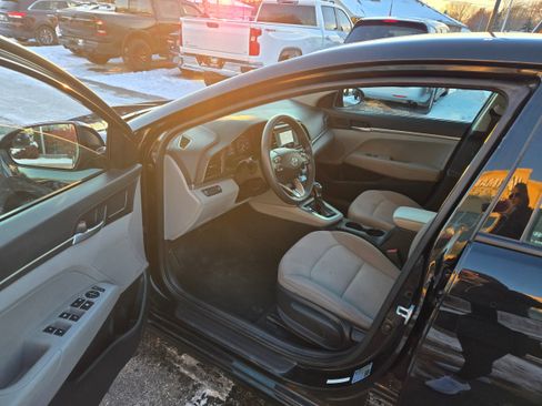 Used 2019 Hyundai Elantra SE image 5