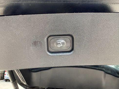 Used 2016 Lincoln MKX Reserve w/ Climate Package FWD image 11