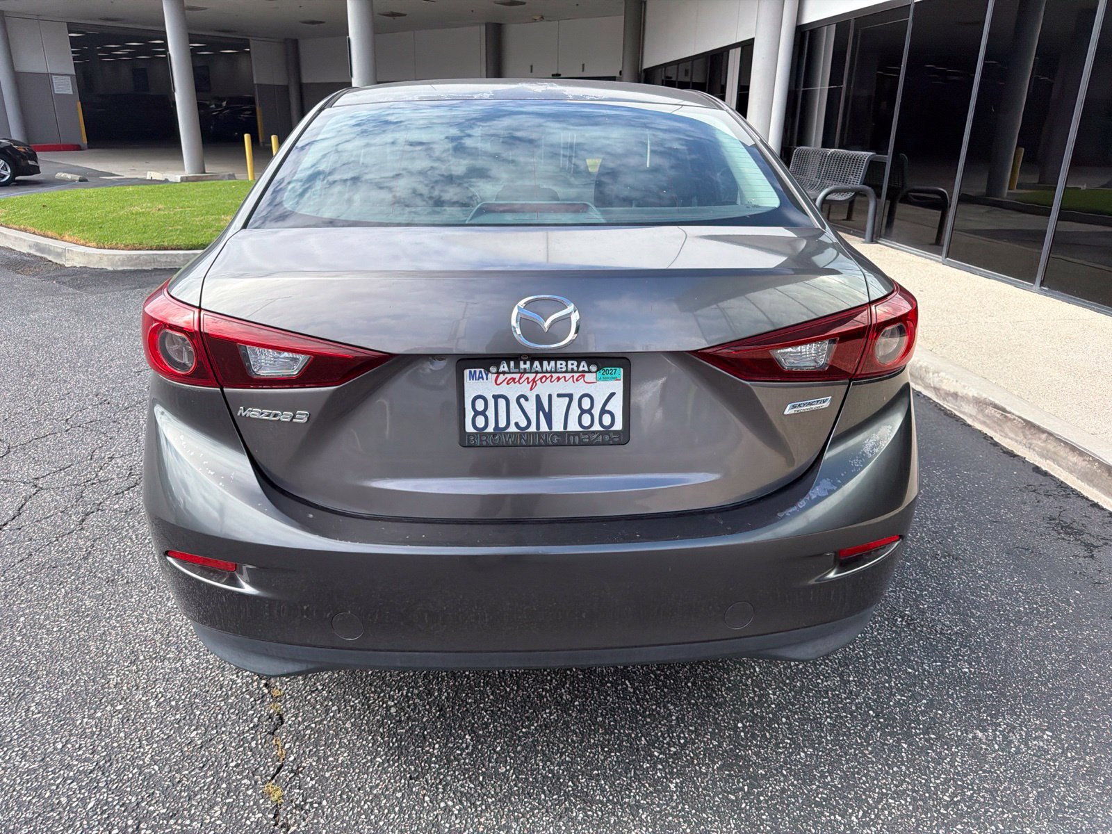 Used 2018 MAZDA MAZDA3 Sport w/ Preferred Equipment Package FWD image 4