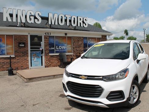Used 2019 Chevrolet Trax LS w/ Tint and Cruise Package FWD image 1