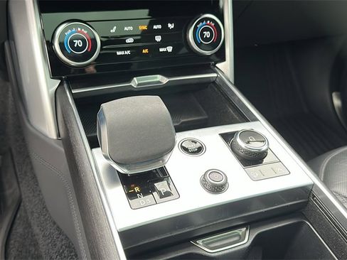 Certified 2023 Land Rover Range Rover SE image 18