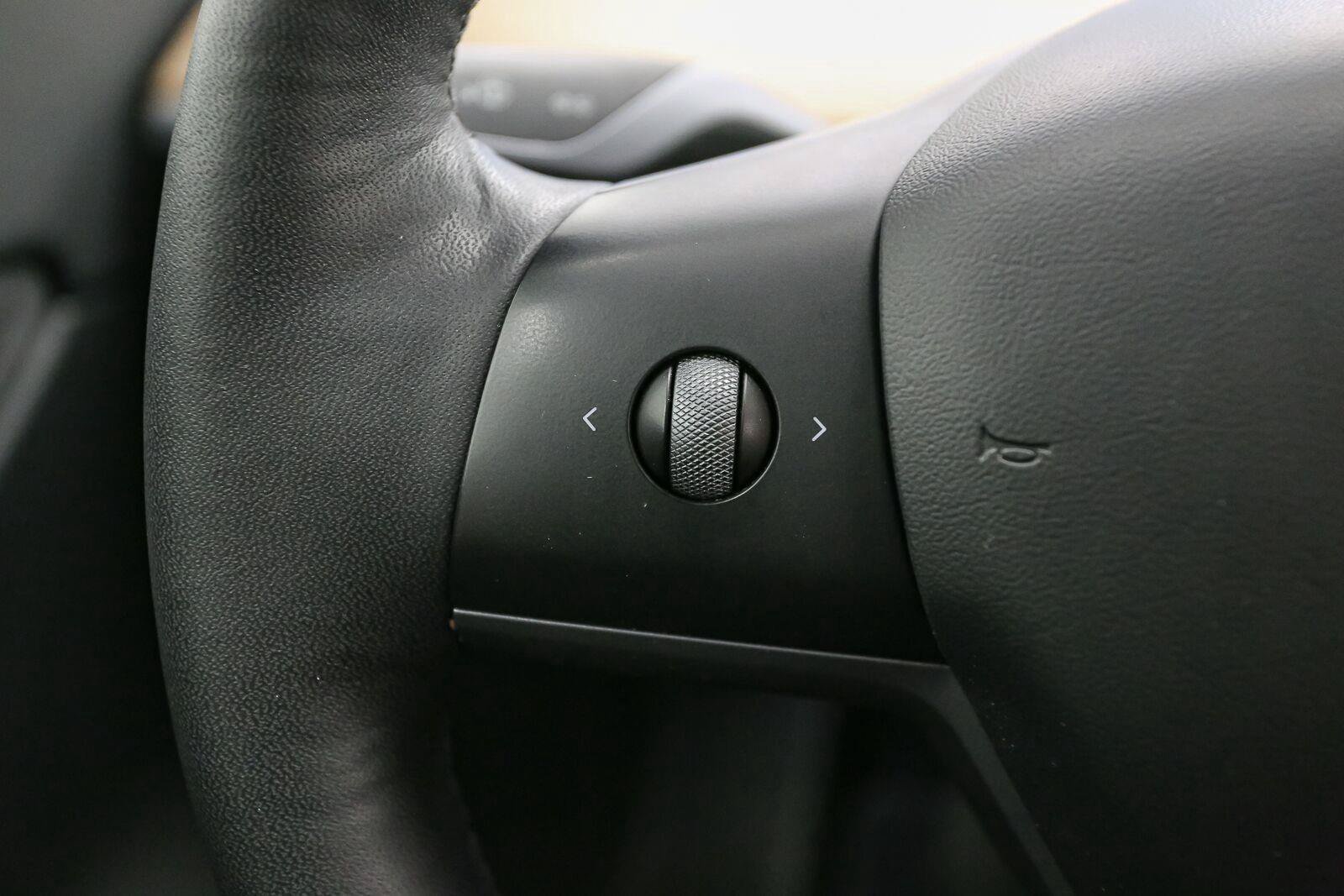 Used 2021 Tesla Model Y Long Range AWD/4WD image 33