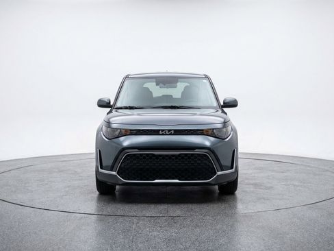 Used 2025 Kia Soul LX w/ LX Technology Package image 2