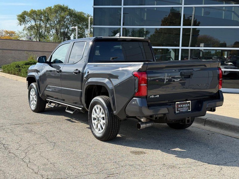 Used 2025 Toyota Tacoma SR5 AWD/4WD image 5