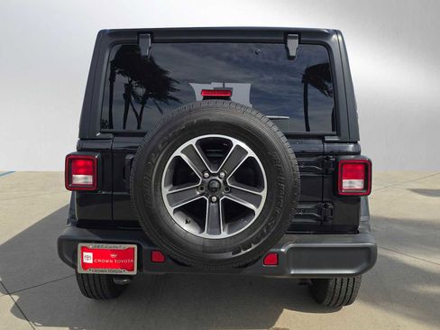 Used 2023 Jeep Wrangler Unlimited Sahara AWD/4WD image 4