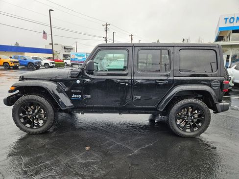 Used 2024 Jeep Wrangler Unlimited Sahara image 3