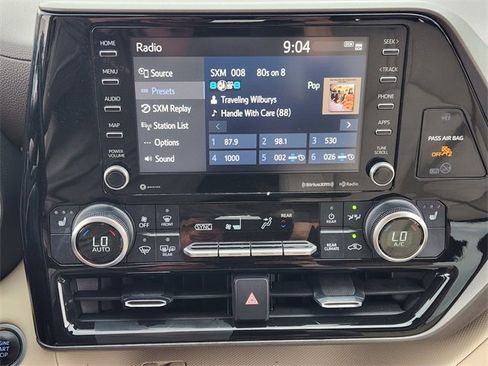 Used 2021 Toyota Highlander XLE FWD image 5