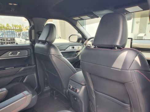 Used 2025 Ford Explorer ST RWD image 32