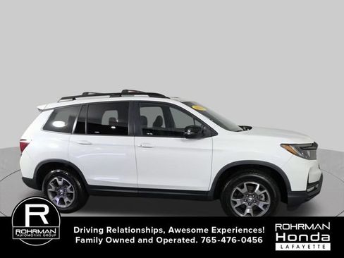 Used 2023 Honda Passport TrailSport image 2