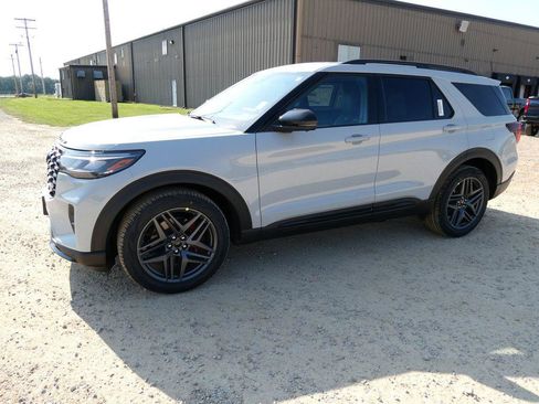 New 2027 Ford Explorer ST AWD/4WD image 7