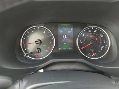 Used 2022 Toyota RAV4 XLE Premium AWD/4WD image 7