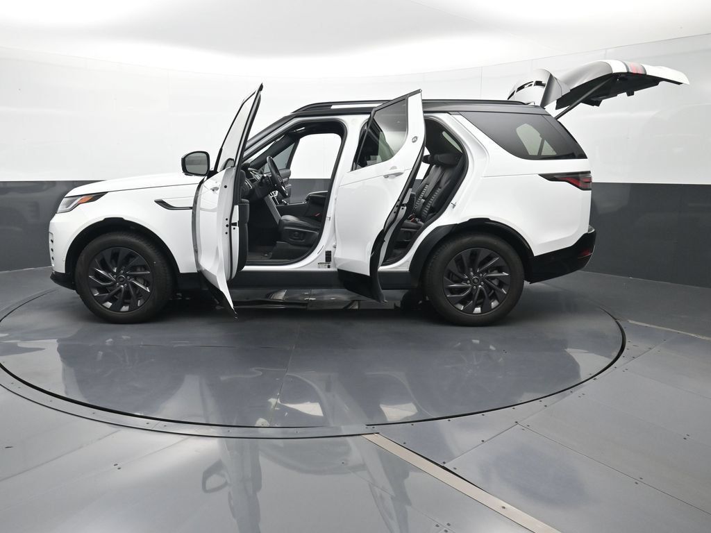 Used 2024 Land Rover Discovery Dynamic SE AWD/4WD image 27