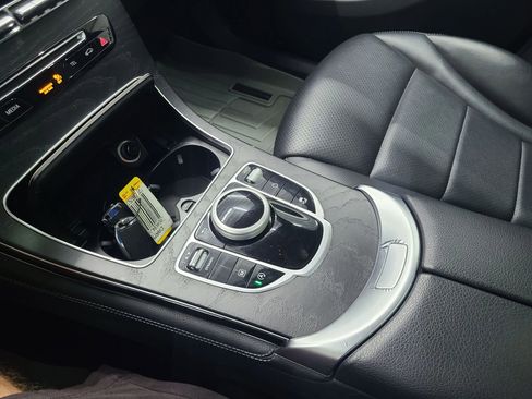 Used 2018 Mercedes-Benz GLC 300 4MATIC image 27