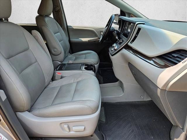 Used 2015 Toyota Sienna XLE FWD image 21