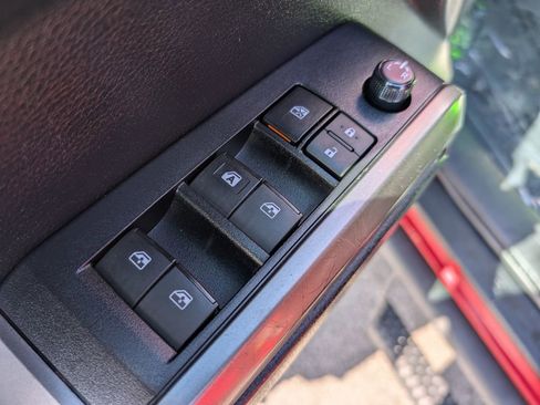 Used 2020 Toyota Tacoma SR5 AWD/4WD image 15