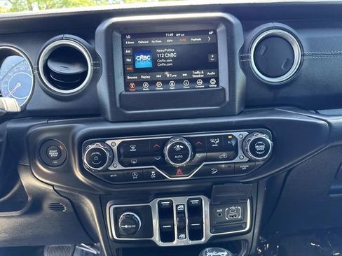 Used 2018 Jeep Wrangler Unlimited Sahara AWD/4WD image 24