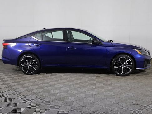 Used 2024 Nissan Altima 2.5 SR w/ SR Premium Package image 18