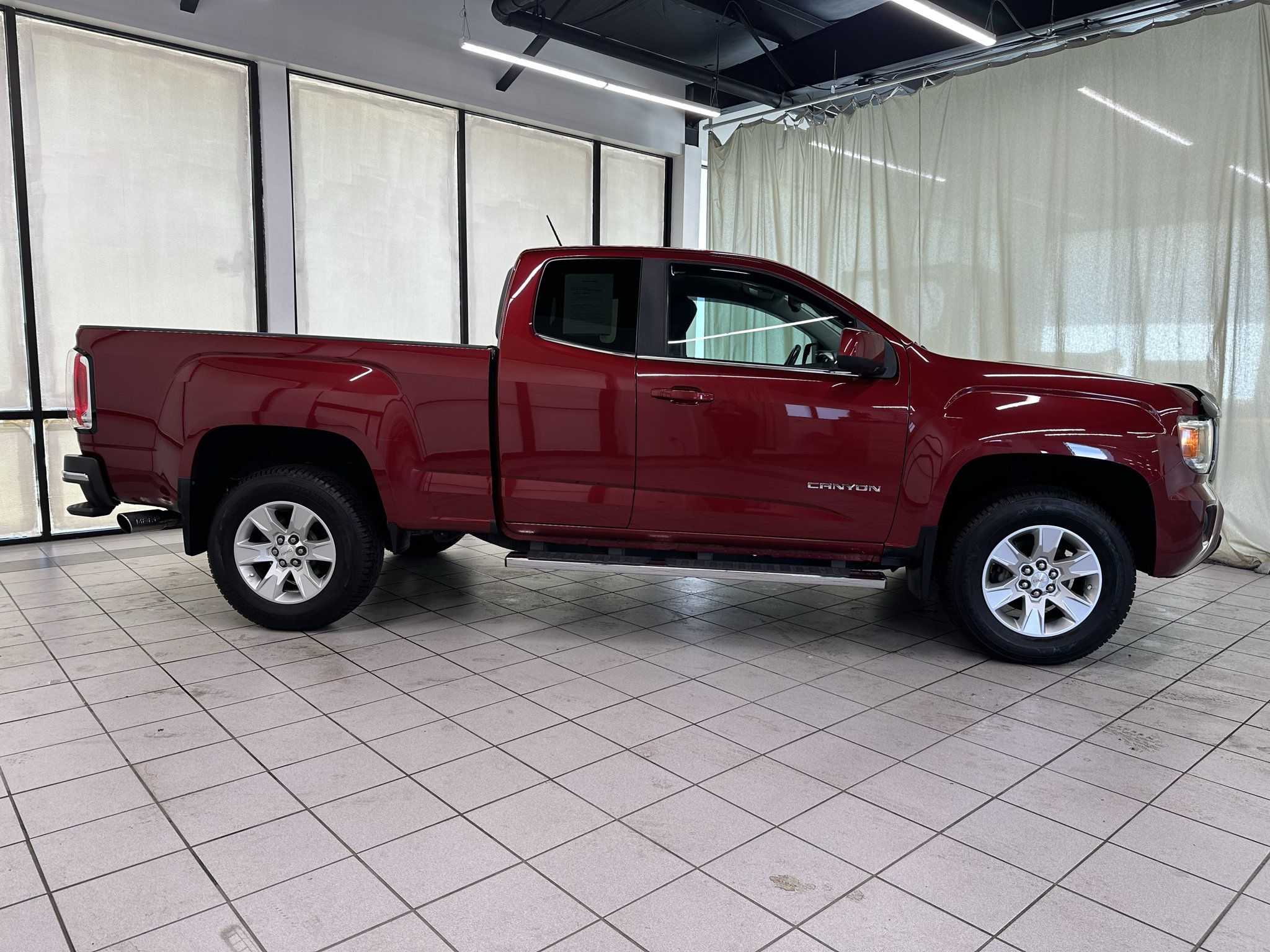 Used 2017 GMC Canyon SLE w/ SLE Convenience Package RWD image 2