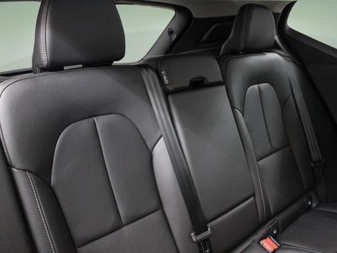 Certified 2025 Volvo XC40 B5 Plus AWD/4WD image 28