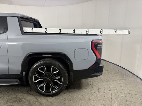 Used 2024 GMC Sierra EV Denali image 5