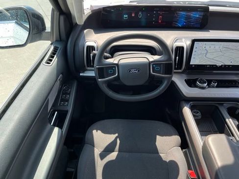 Used 2025 Ford Expedition Active RWD image 14