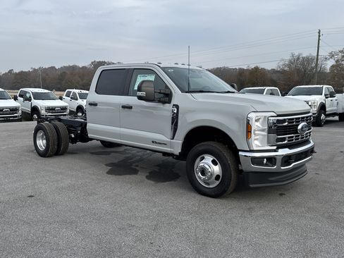 New 2026 Ford F350 XL w/ XL Chrome Package image 4