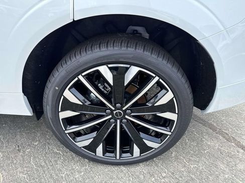 New 2026 Volvo XC60 B5 Ultra w/ Climate Package image 6