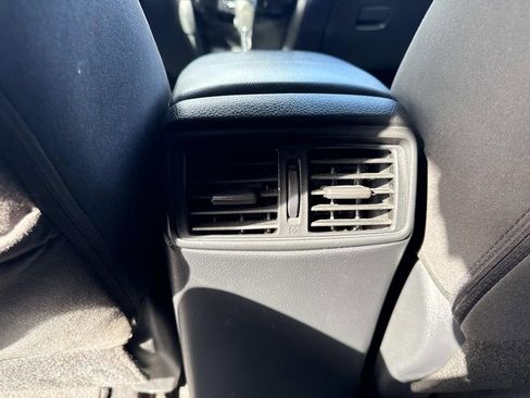 Used 2016 Nissan Rogue SV image 18