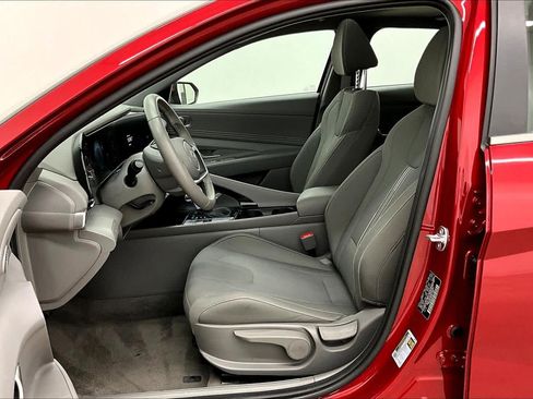 Used 2025 Hyundai Elantra SEL FWD image 8