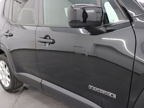 Used 2019 Jeep Renegade Latitude AWD/4WD image 24
