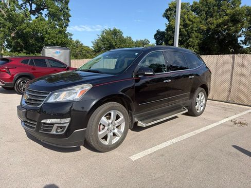 Used 2017 Chevrolet Traverse Premier FWD image 1