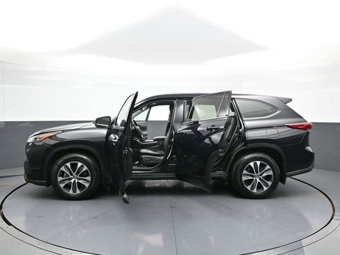 Certified 2020 Toyota Highlander XLE image 44