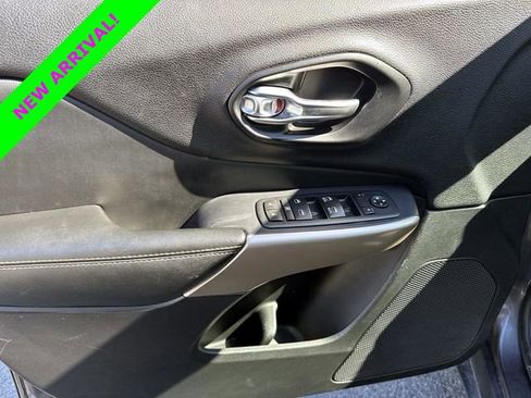 Used 2017 Jeep Cherokee Limited image 10