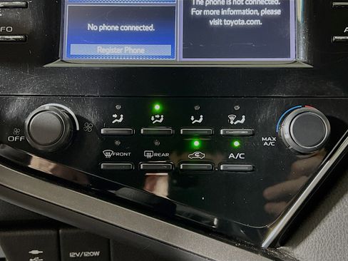 Used 2018 Toyota Camry LE FWD image 26